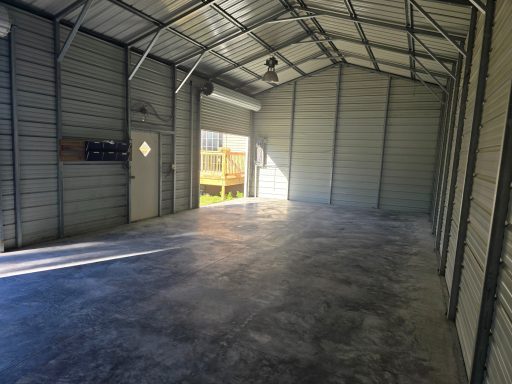 2022 Workshop with Brand NEW Cement floor